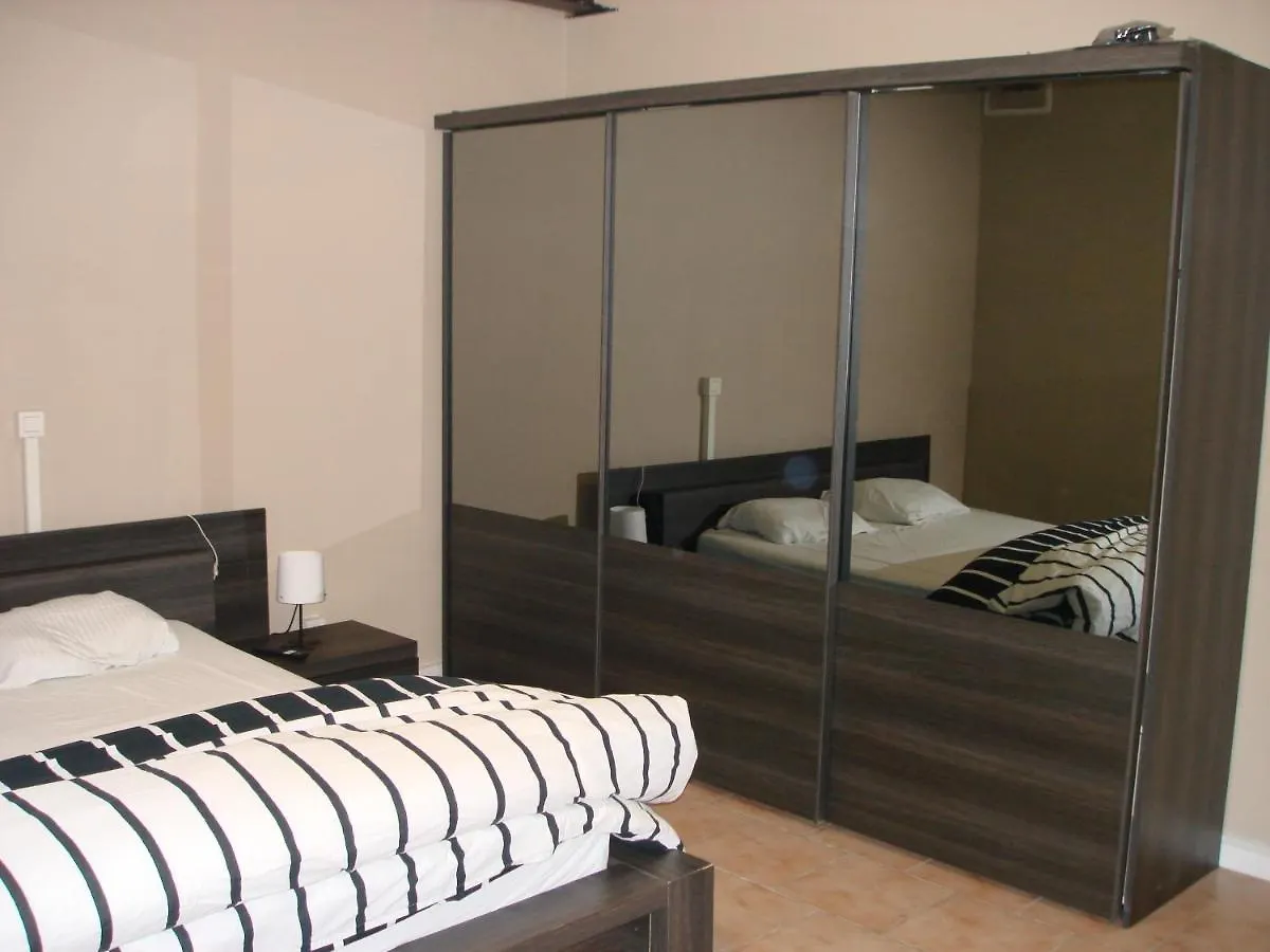 Appartement Courcelles Apartment